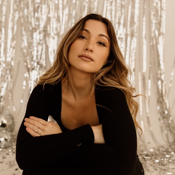 Meet your Posher, Casey - Picture 2 of 2